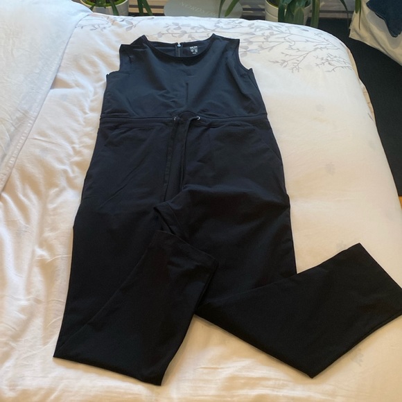 Uniqlo x Theory Black Jumpsuit in XS - Picture 1 of 7